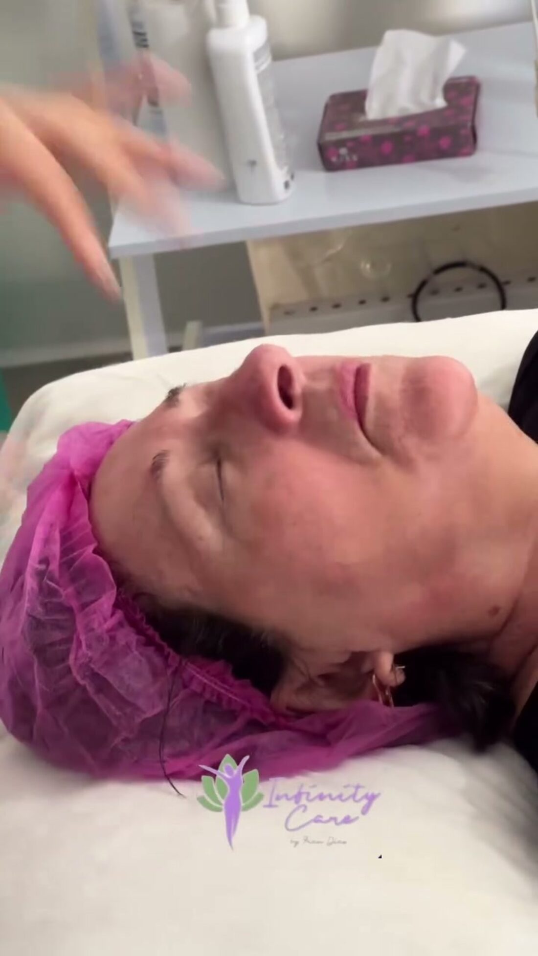 Procedimento facial na Infinity Care — Guaratinguetá